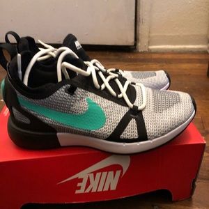 Nike Women’s tennis shoes